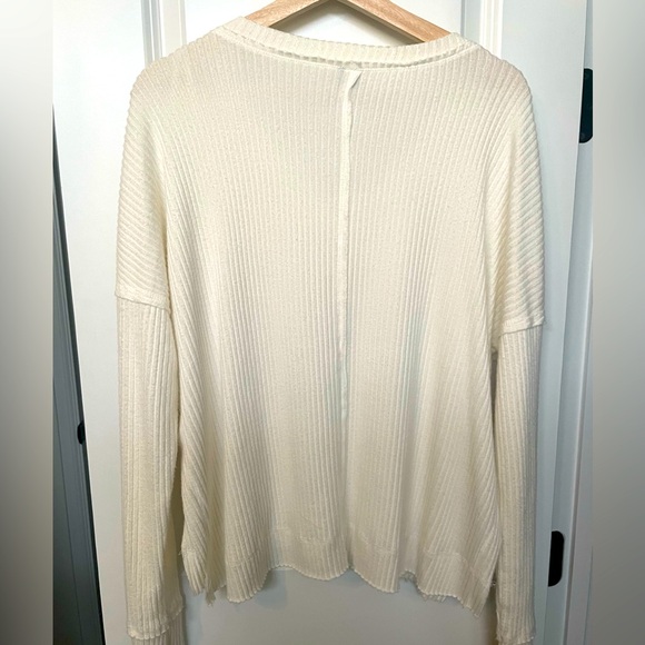 Cream over sized long sleeve top - Picture 4 of 4
